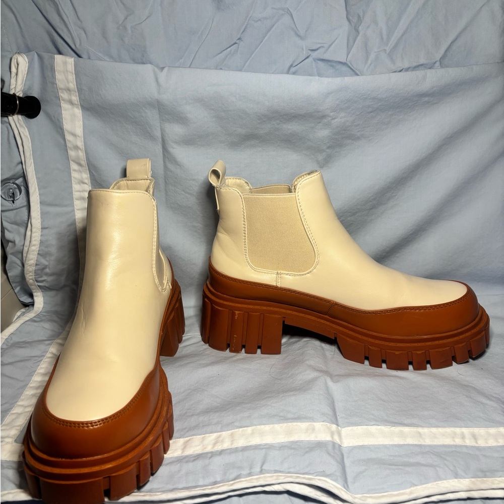 Mata Shoes Cream and Tan Ankle Boots